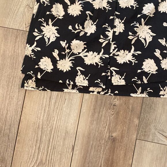 Chadwick’s Black & White Floral Button Down Tunic Size Small With Pockets - Picture 6 of 6